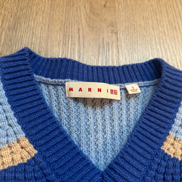 Marni x Uniqlo Popcorn Knit V-neck Sweater - Picture 4 of 8